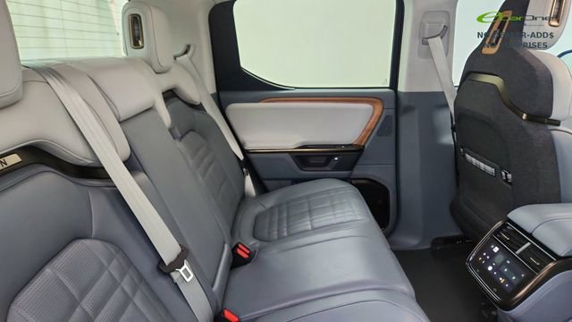 Used 2025 Rivian R1T Premium AWD/4WD image 25