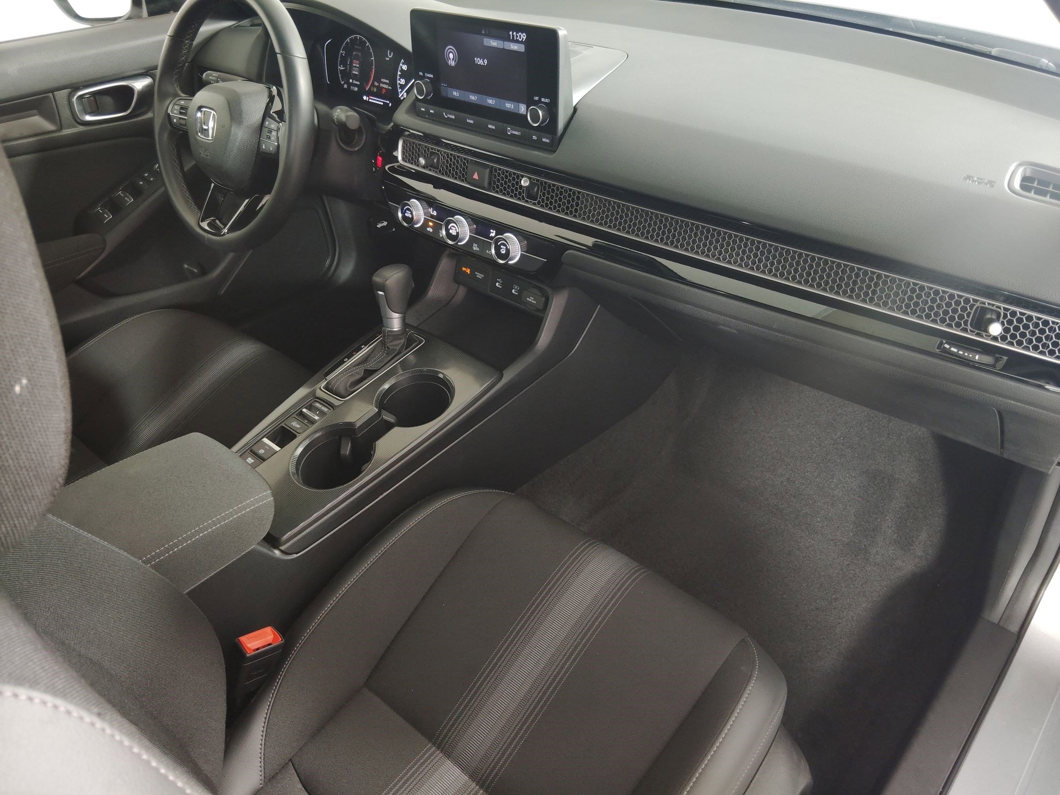 Certified 2025 Honda Civic Sport image 29