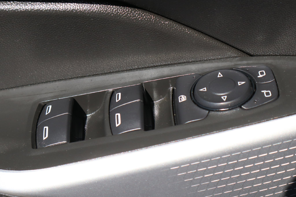 Used 2024 Chevrolet Trax LS w/ LS Convenience Package FWD image 19