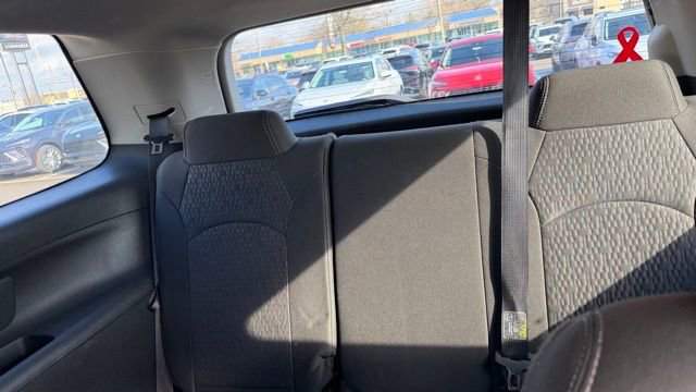 Used 2016 GMC Acadia SLE image 16