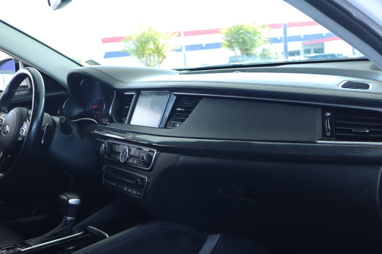 Used 2018 Kia Cadenza Limited image 40