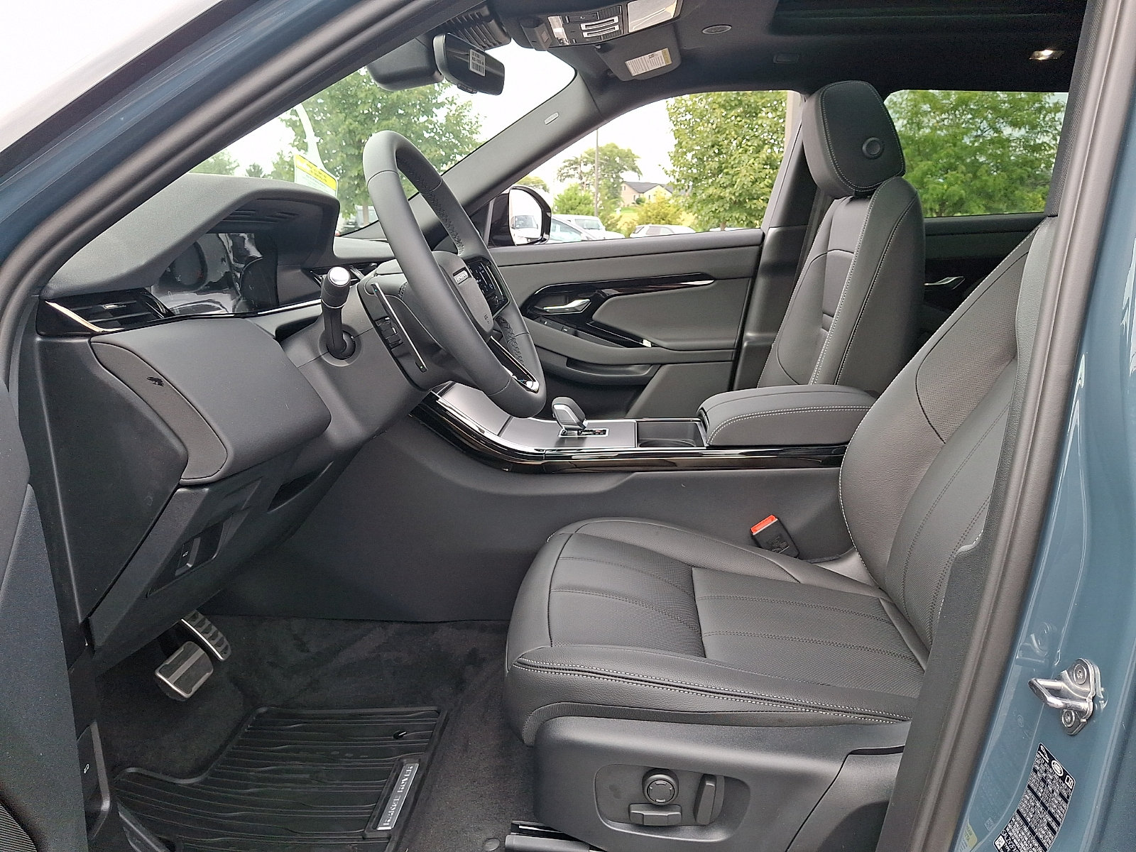 New 2026 Land Rover Range Rover Evoque Hoxton AWD/4WD image 11