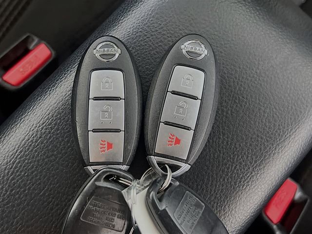 Used 2010 Nissan Versa Hatchback w/ Premium Pkg FWD image 32