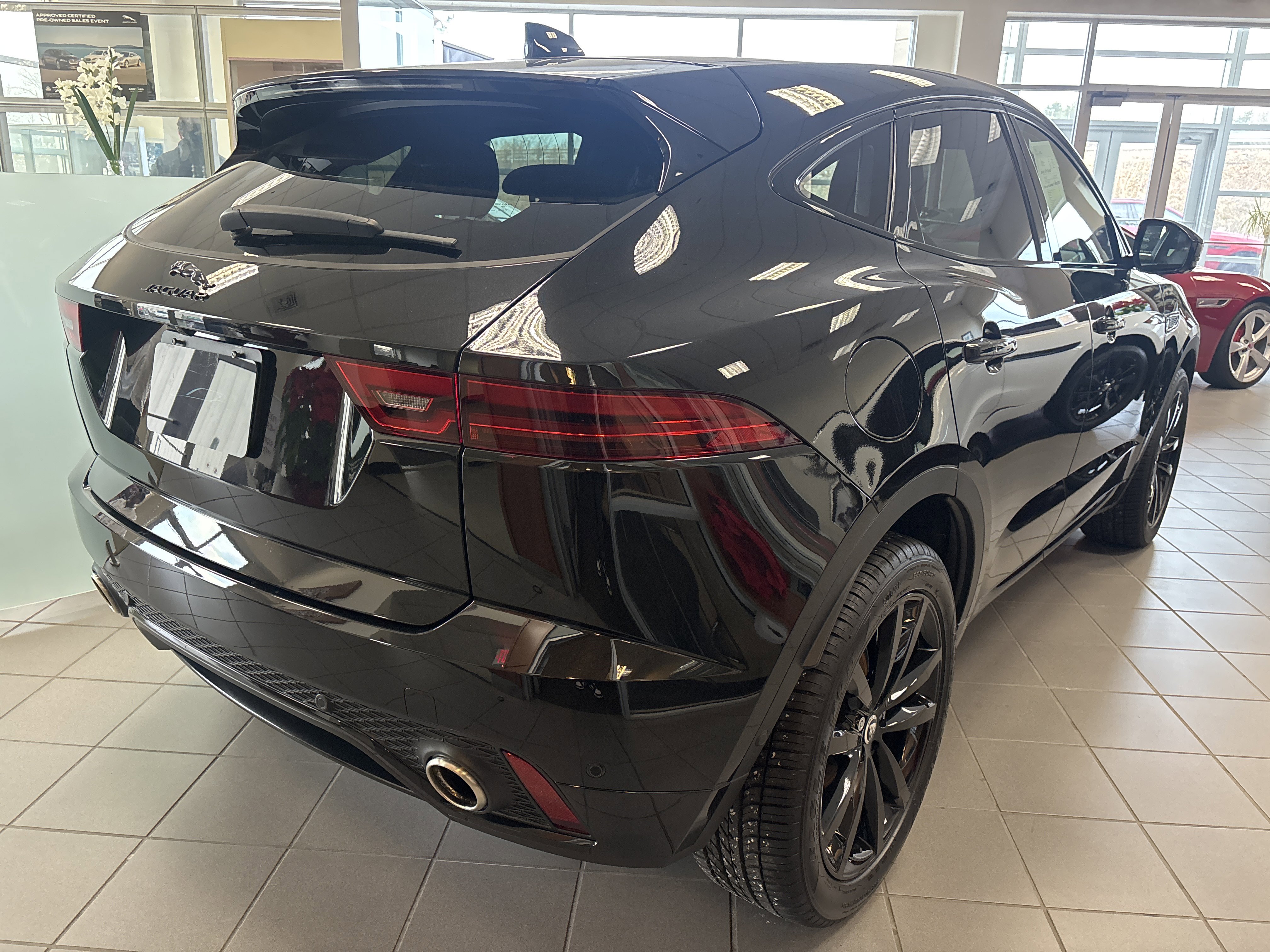 Used 2024 Jaguar E-PACE R-Dynamic SE image 5