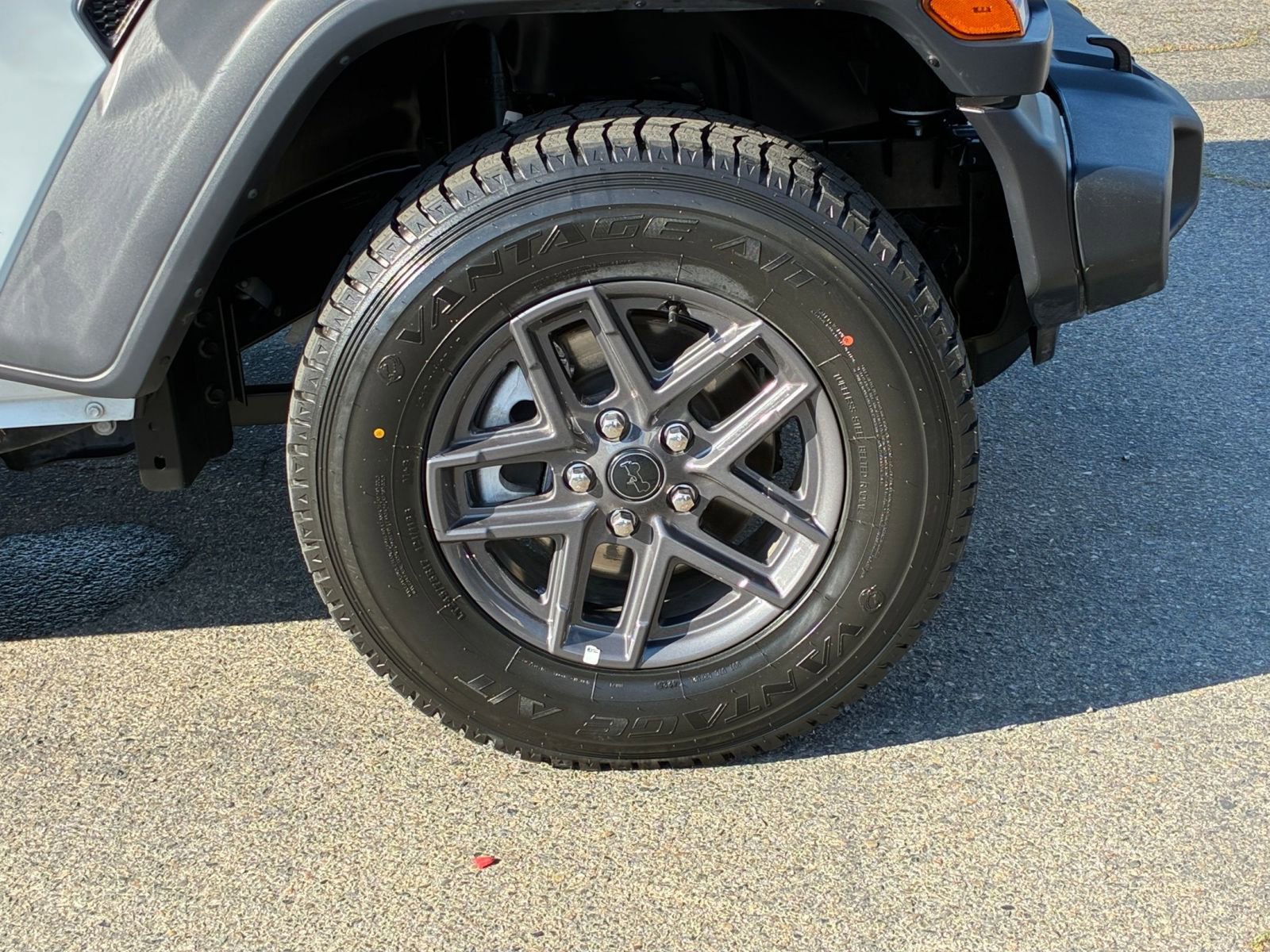 Used 2025 Jeep Wrangler Sport S image 29