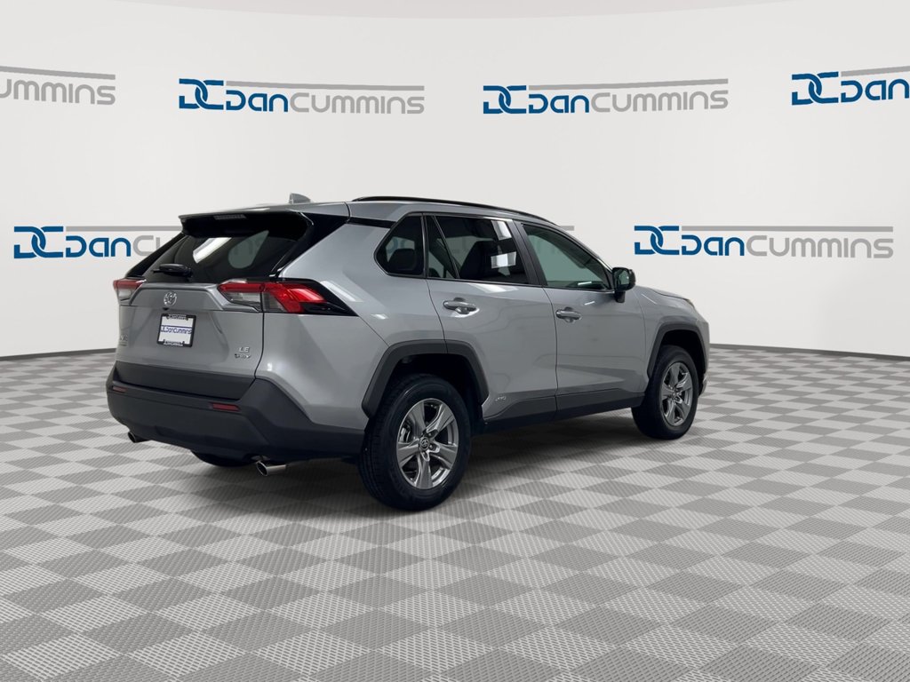 Used 2025 Toyota RAV4 LE AWD/4WD image 8