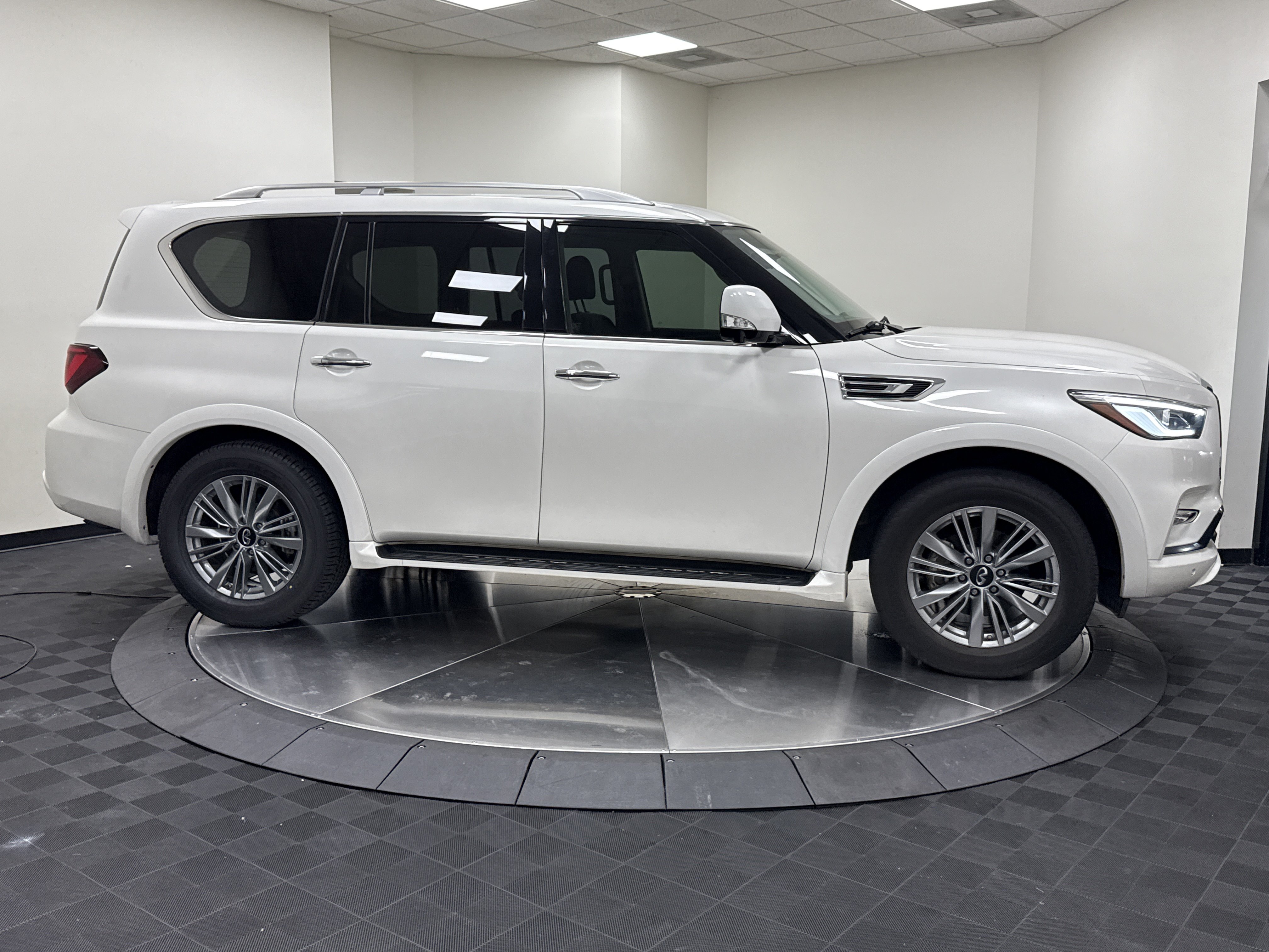 Certified 2024 INFINITI QX80 Luxe w/ Cargo Package RWD image 9