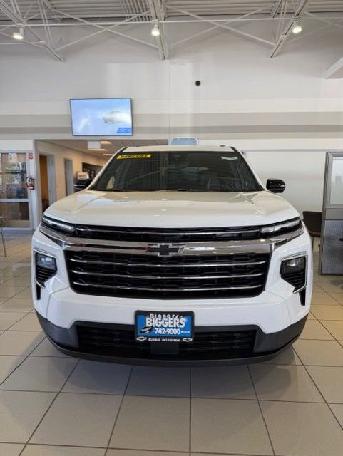 New 2026 Chevrolet Traverse LT w/ Driver Confidence Package AWD/4WD image 2
