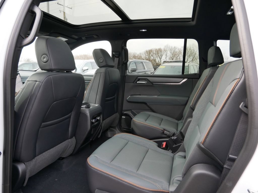 New 2026 GMC Acadia AT4 w/ Luxury Package AWD/4WD image 9
