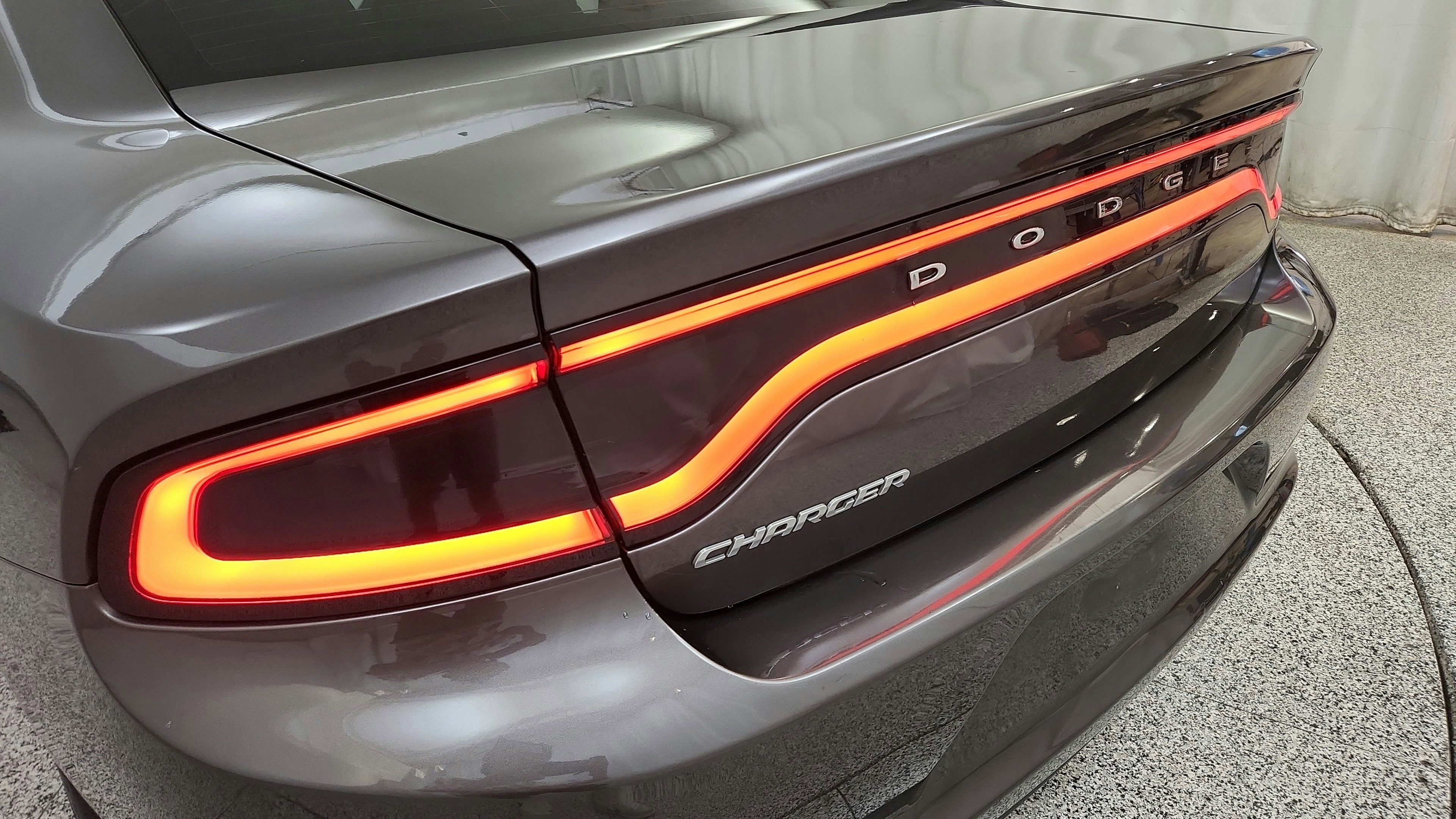 Used 2015 Dodge Charger SE RWD image 27