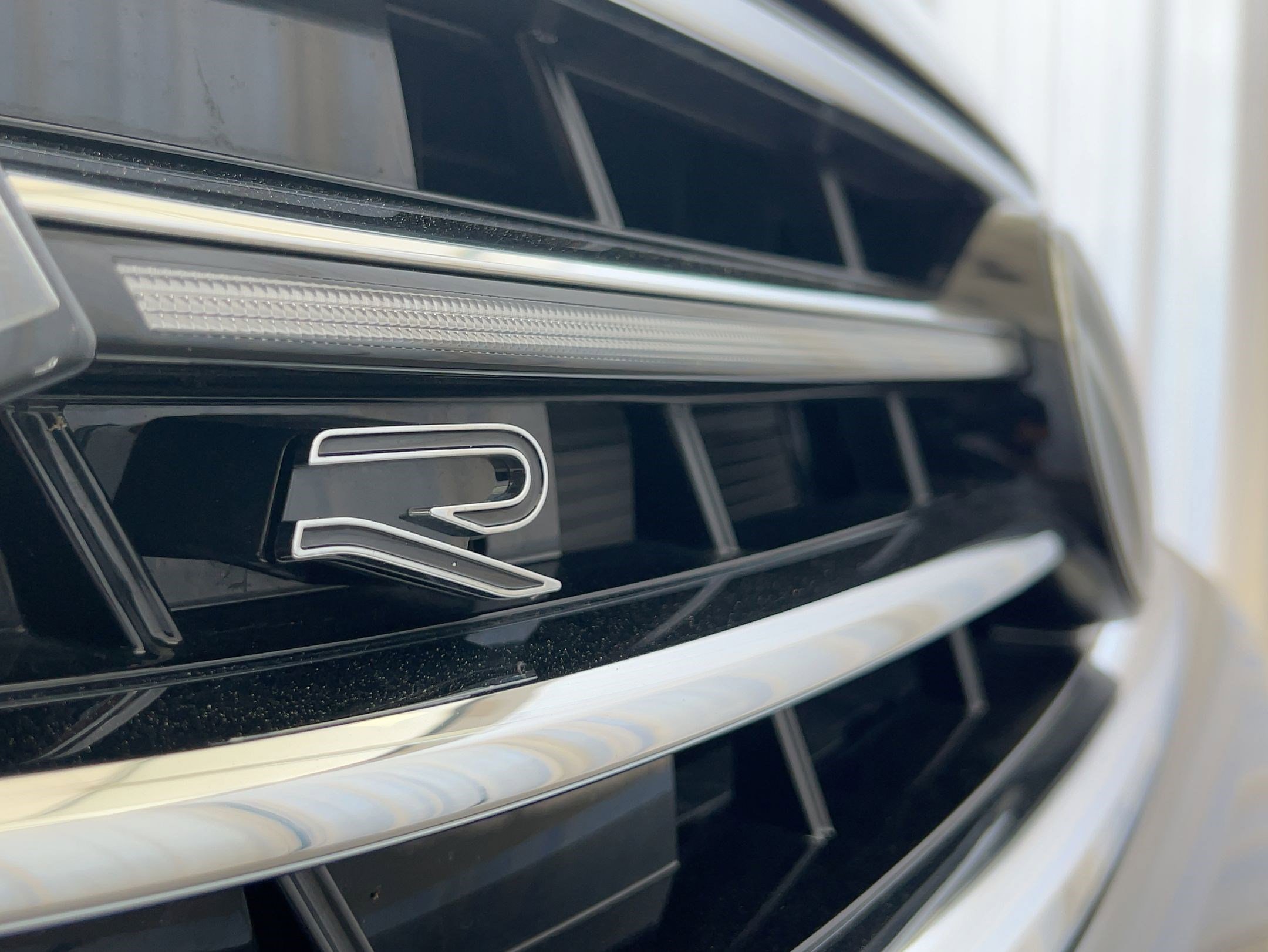 Certified 2023 Volkswagen Tiguan SEL R-Line image 39