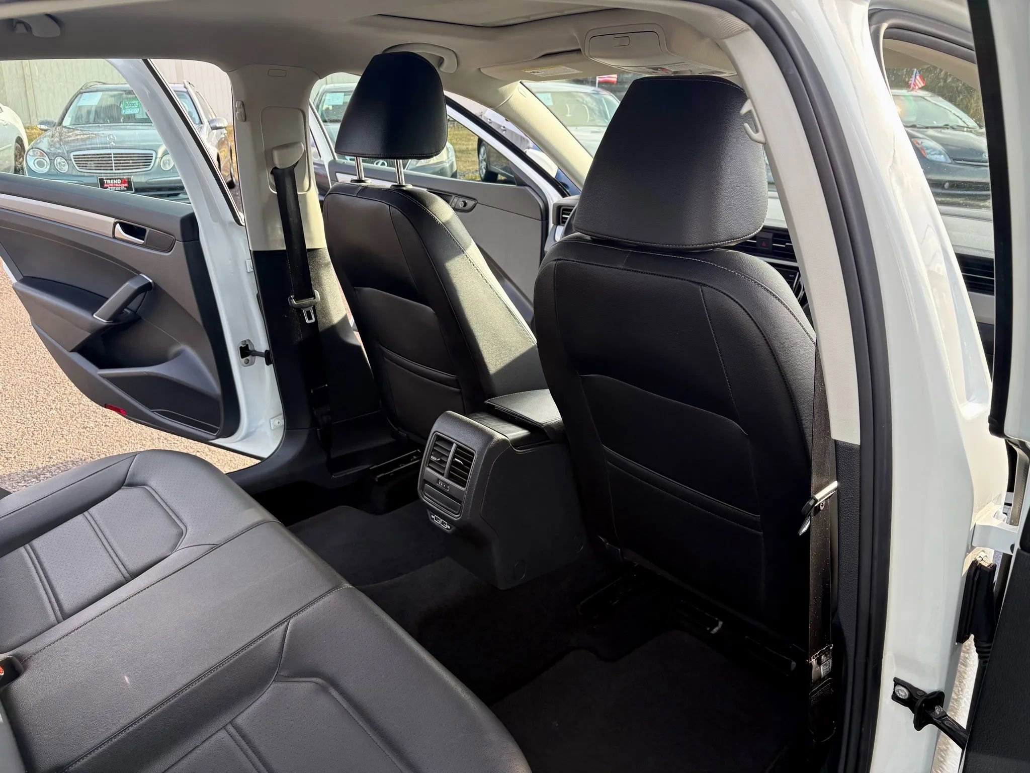 Used 2022 Volkswagen Passat 2.0T SE image 23