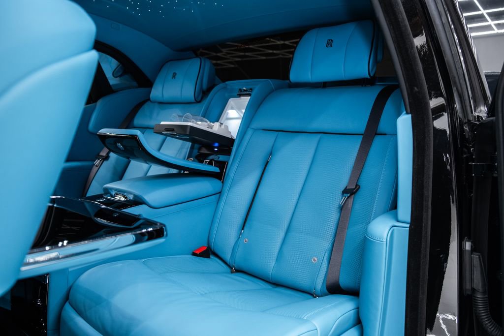 Used 2025 Rolls-Royce Phantom Sedan image 36