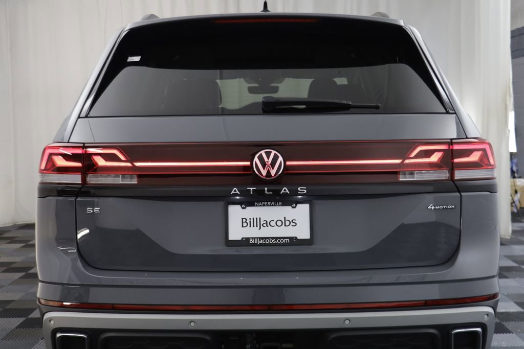 Used 2025 Volkswagen Atlas Peak Edition SE AWD/4WD image 16
