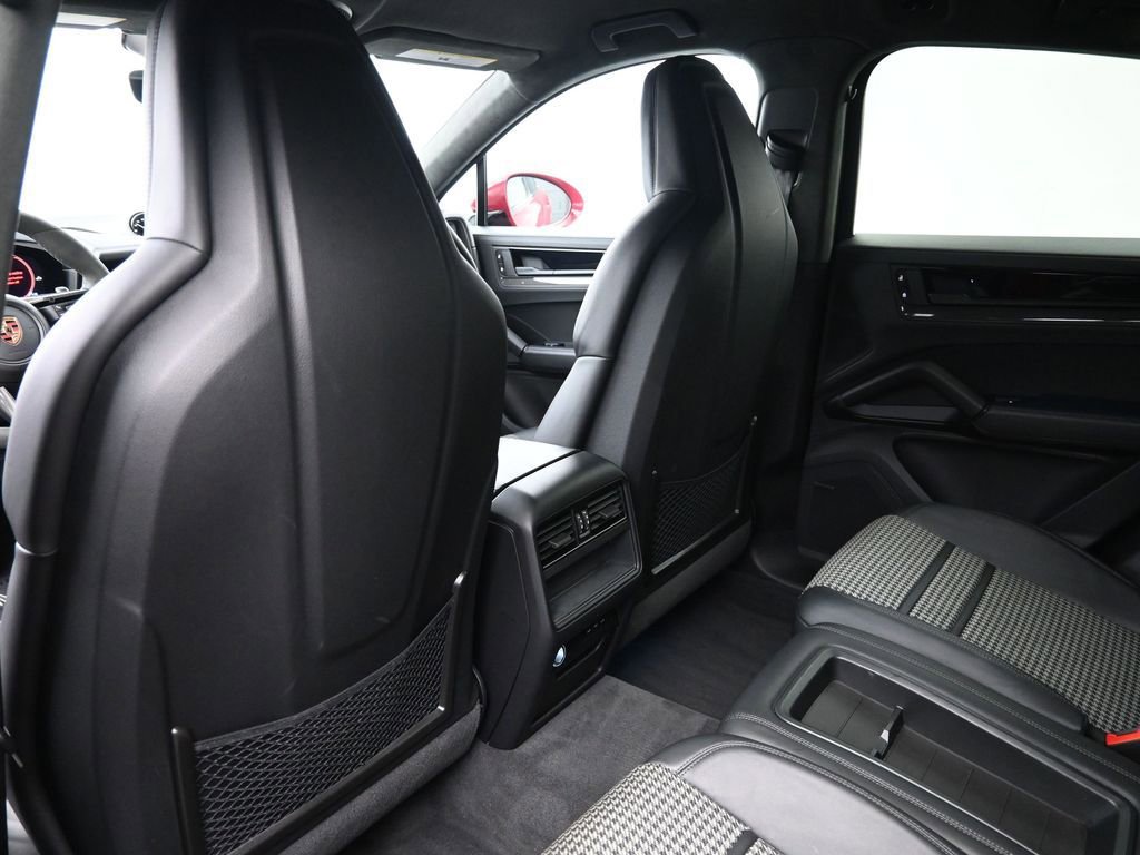 Certified 2025 Porsche Cayenne GTS image 10