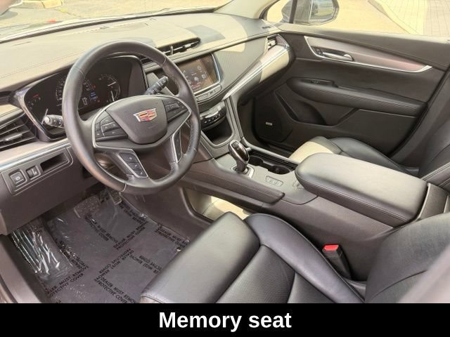 Used 2017 Cadillac XT5 Luxury w/ Driver Awareness Package AWD/4WD image 8