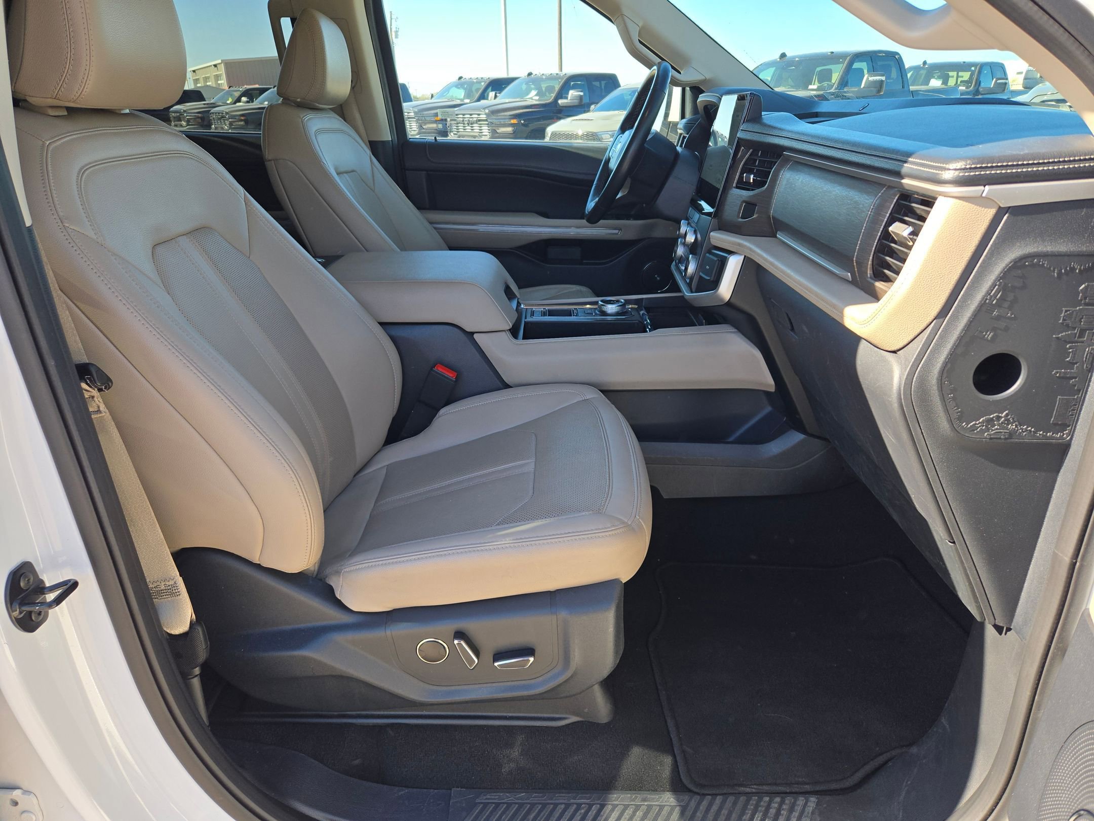 Used 2024 Ford Expedition Limited image 29