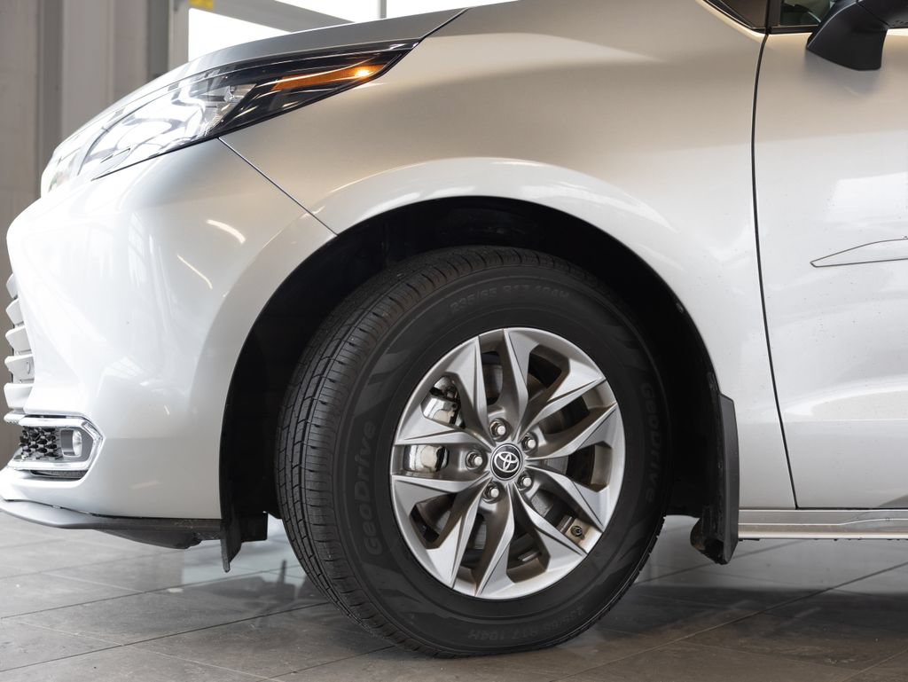 Certified 2024 Toyota Sienna XLE w/ XLE Plus Package FWD image 11