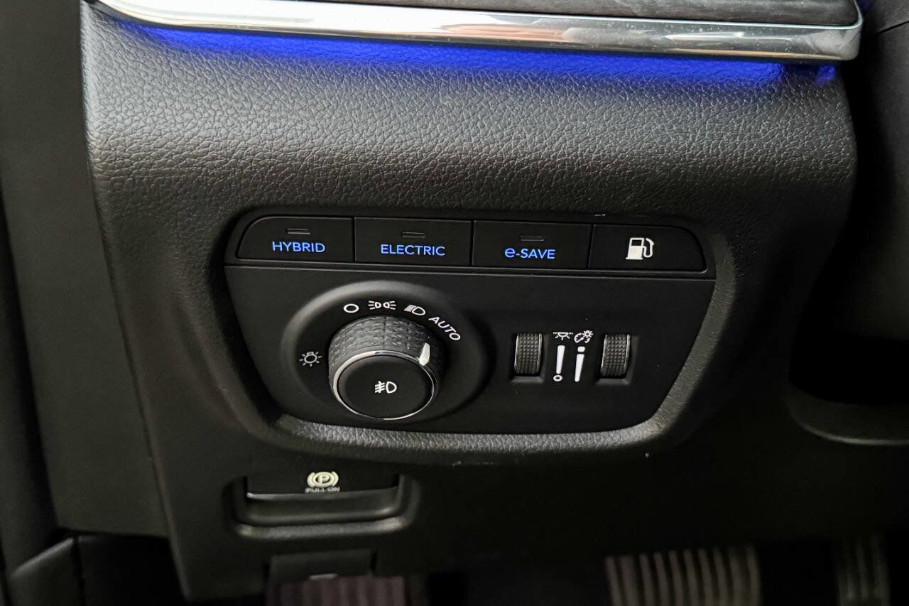 Used 2024 Jeep Grand Cherokee Overland w/ Advanced Protech Group III image 28