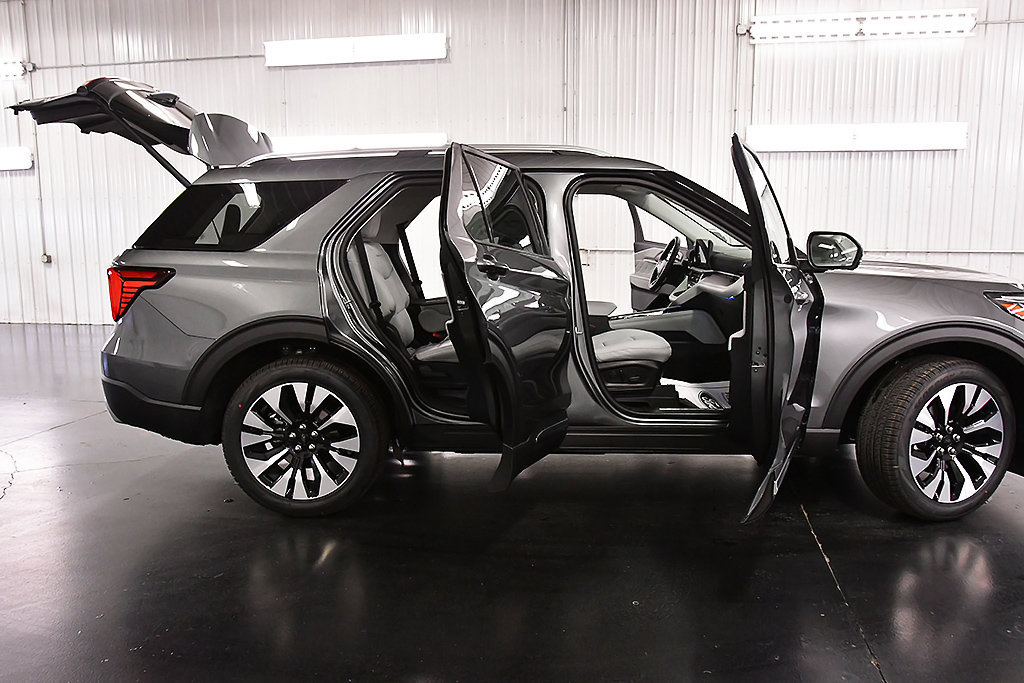 New 2026 Ford Explorer Platinum w/ LUX Leather Package AWD/4WD image 34