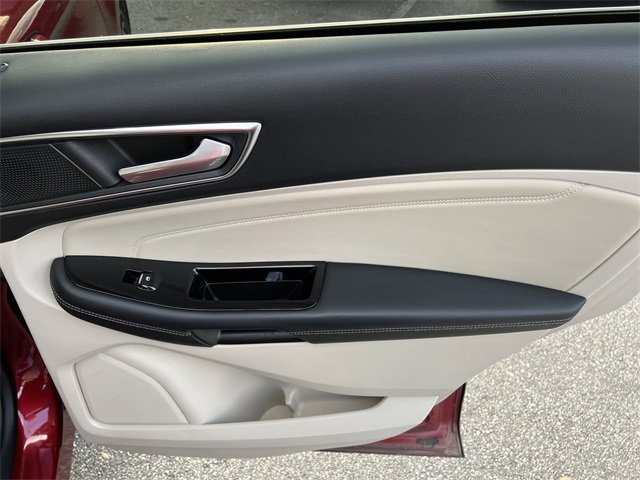 Used 2019 Ford Edge Titanium image 17