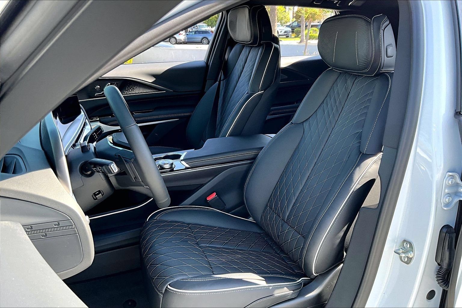 New 2027 Cadillac Lyriq Signature Luxury w/ Nappa Leather Package AWD/4WD image 9