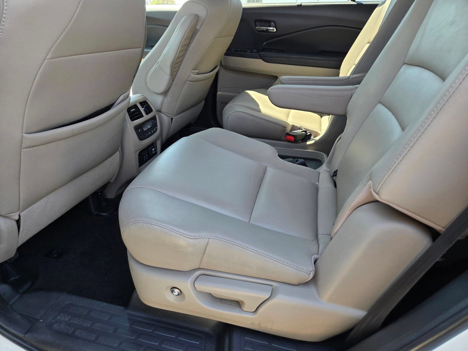 Used 2019 Honda Pilot Touring image 17