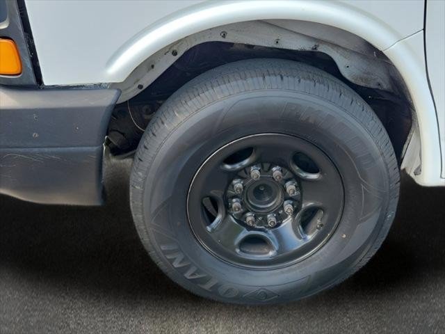 Used 2006 Chevrolet Express 2500 Extended w/ Power and Light Package RWD image 26
