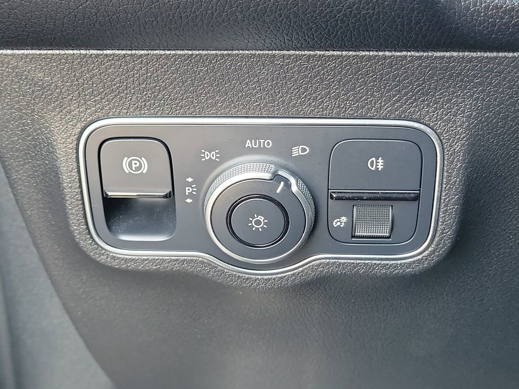 Used 2022 Mercedes-Benz GLB 35 AMG 4MATIC image 27