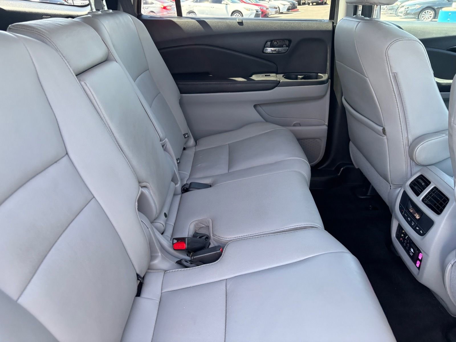 Used 2018 Honda Pilot Touring image 17