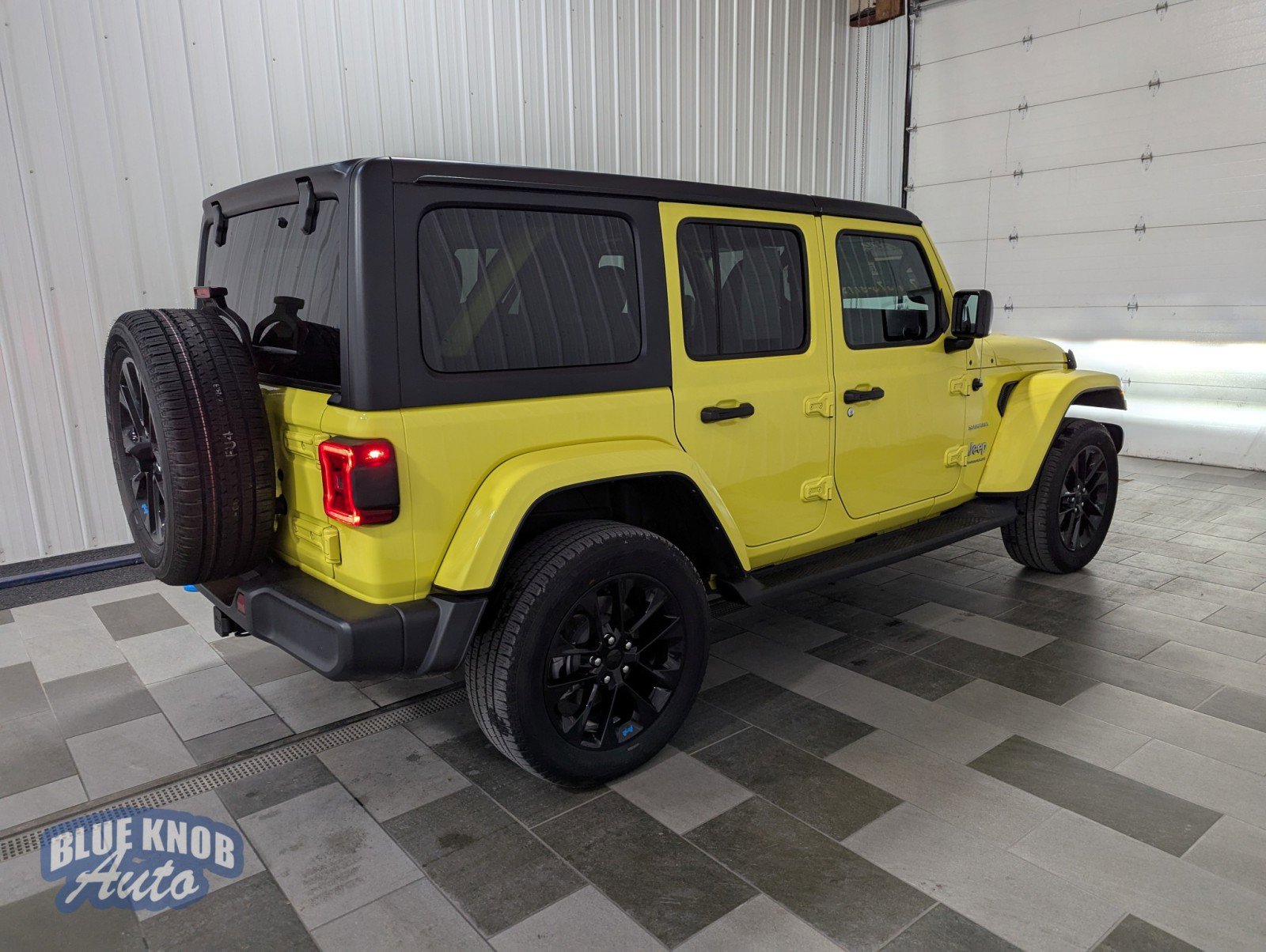 Used 2023 Jeep Wrangler Sahara w/ Cold Weather Group image 4