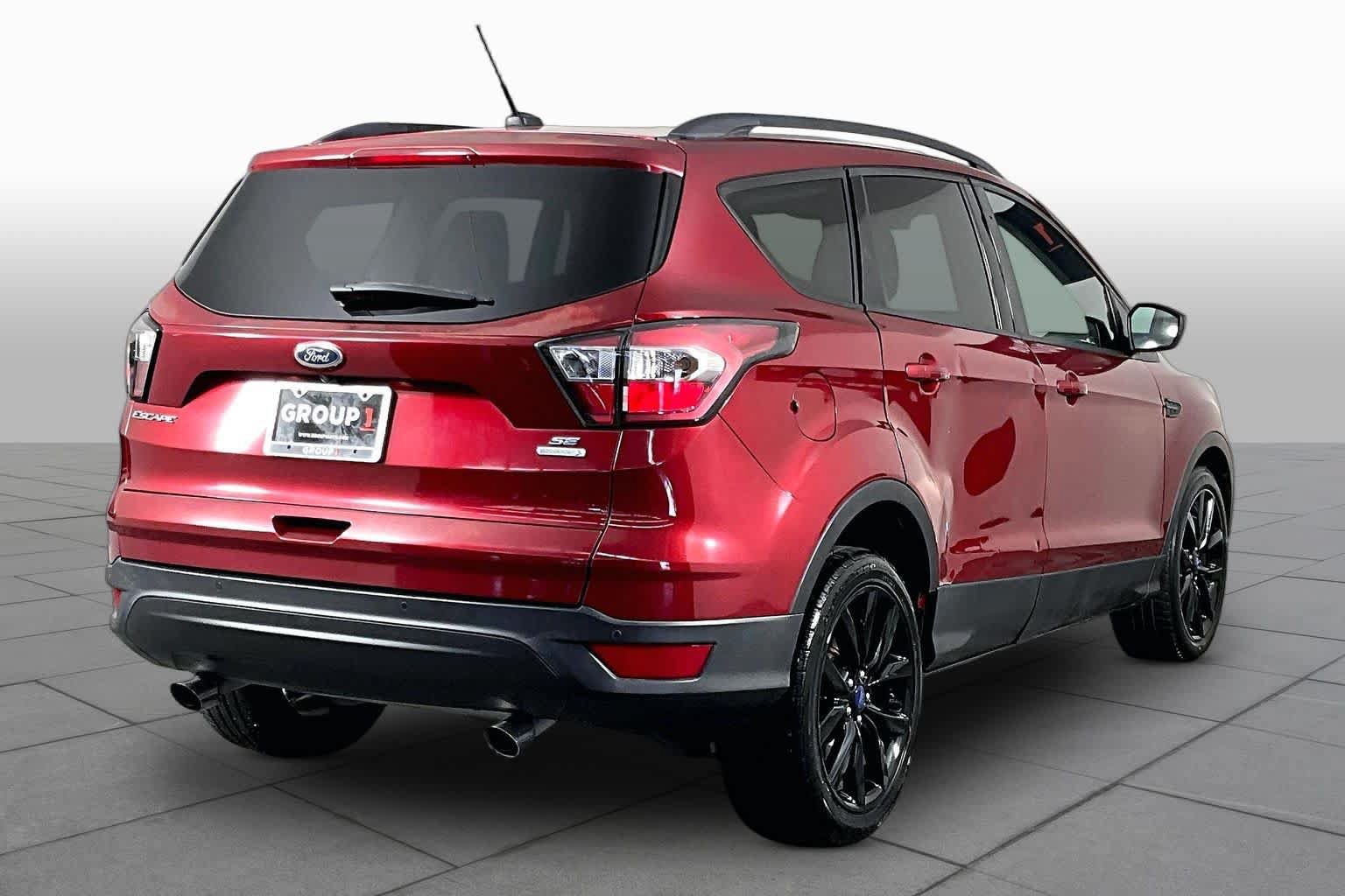 Used 2017 Ford Escape SE w/ Equipment Group 201A FWD image 13