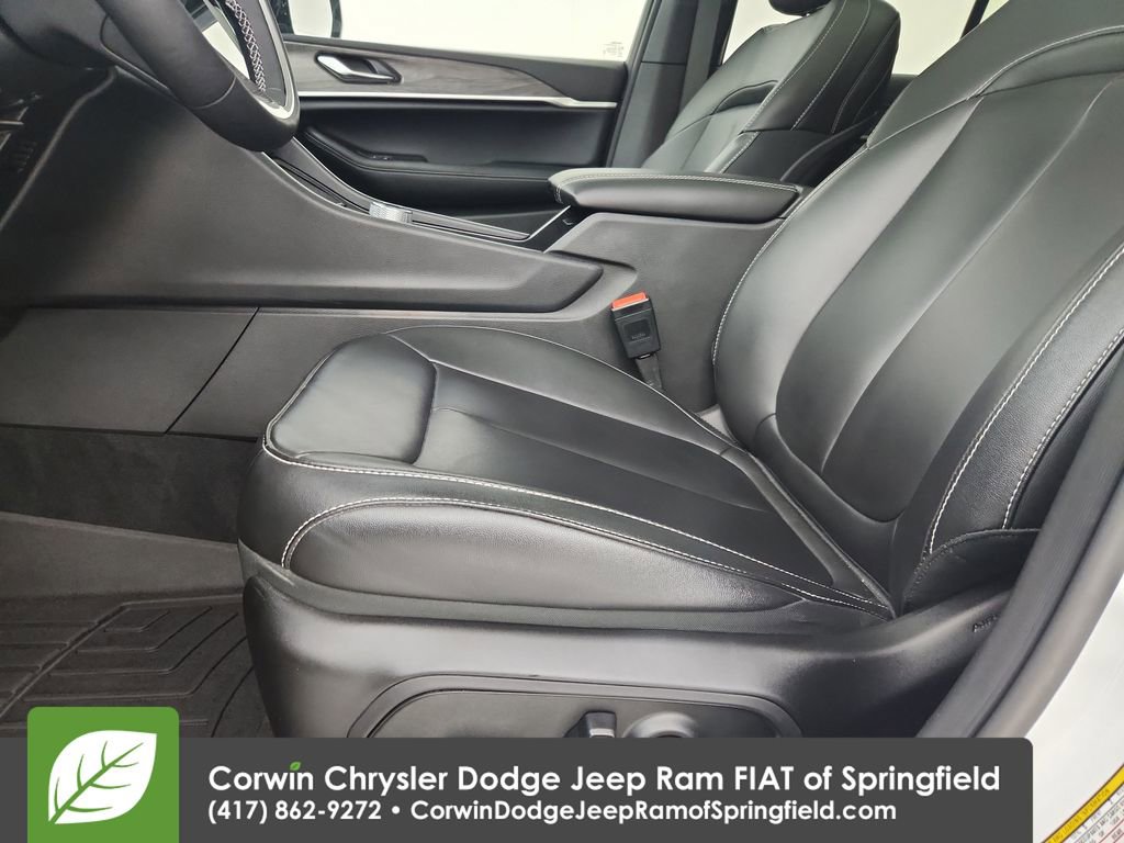 Certified 2025 Jeep Grand Cherokee Limited w/ Black Appearance Package AWD/4WD image 20