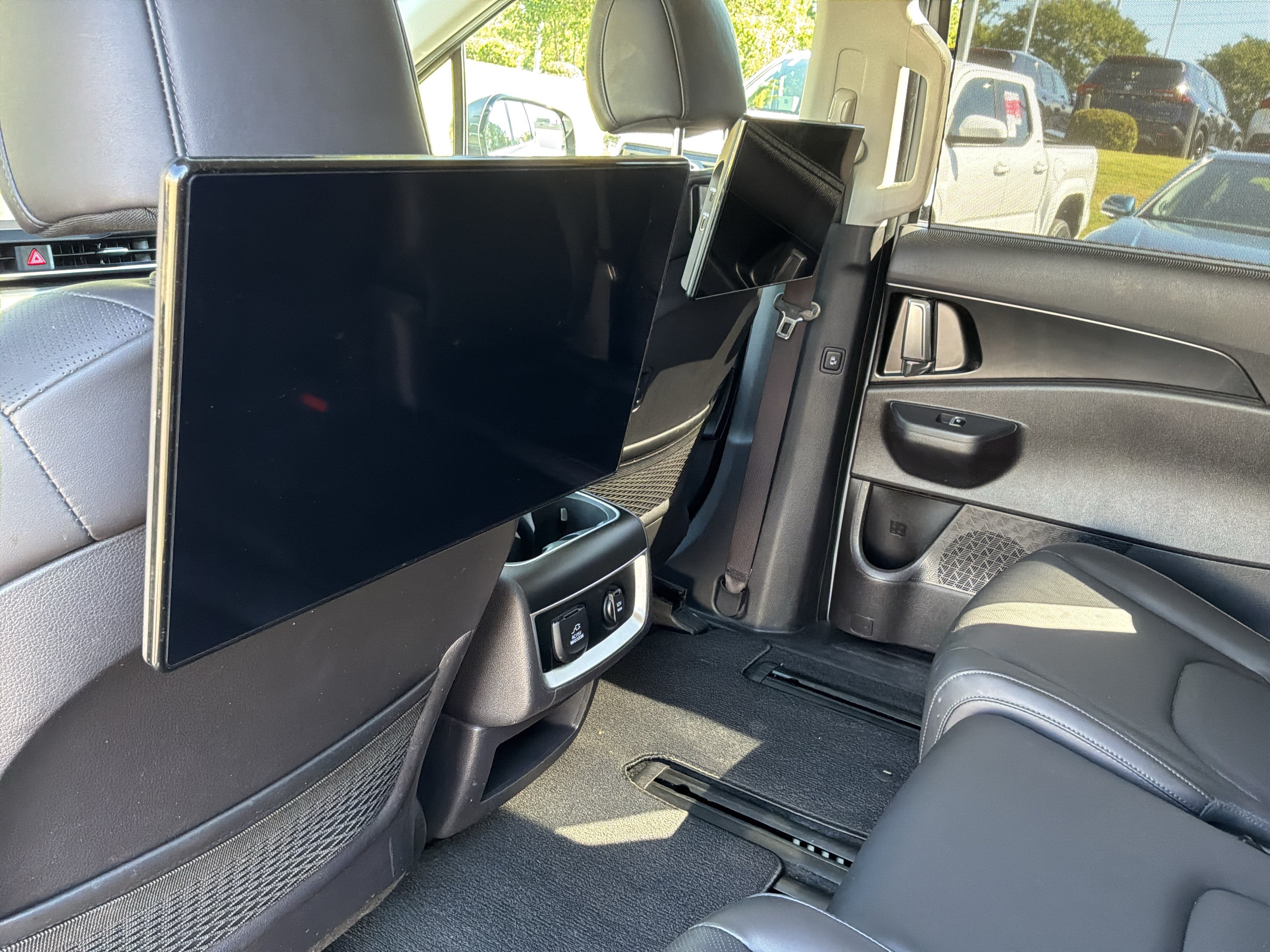 Used 2025 Kia Carnival SX FWD image 29