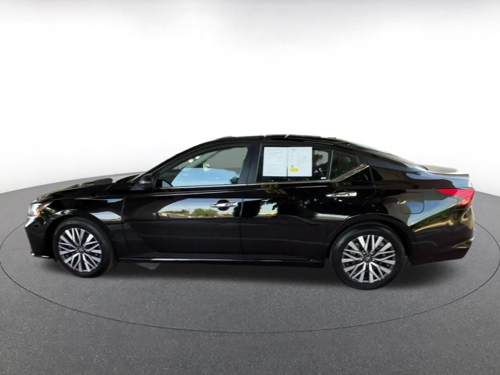 Used 2025 Nissan Altima 2.5 SV FWD image 8