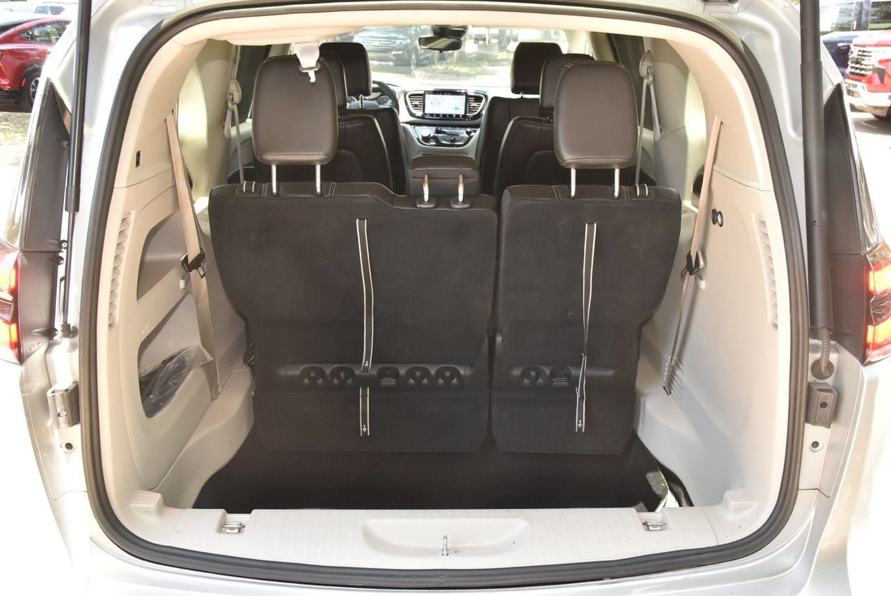 Used 2024 Chrysler Pacifica Touring-L FWD image 36
