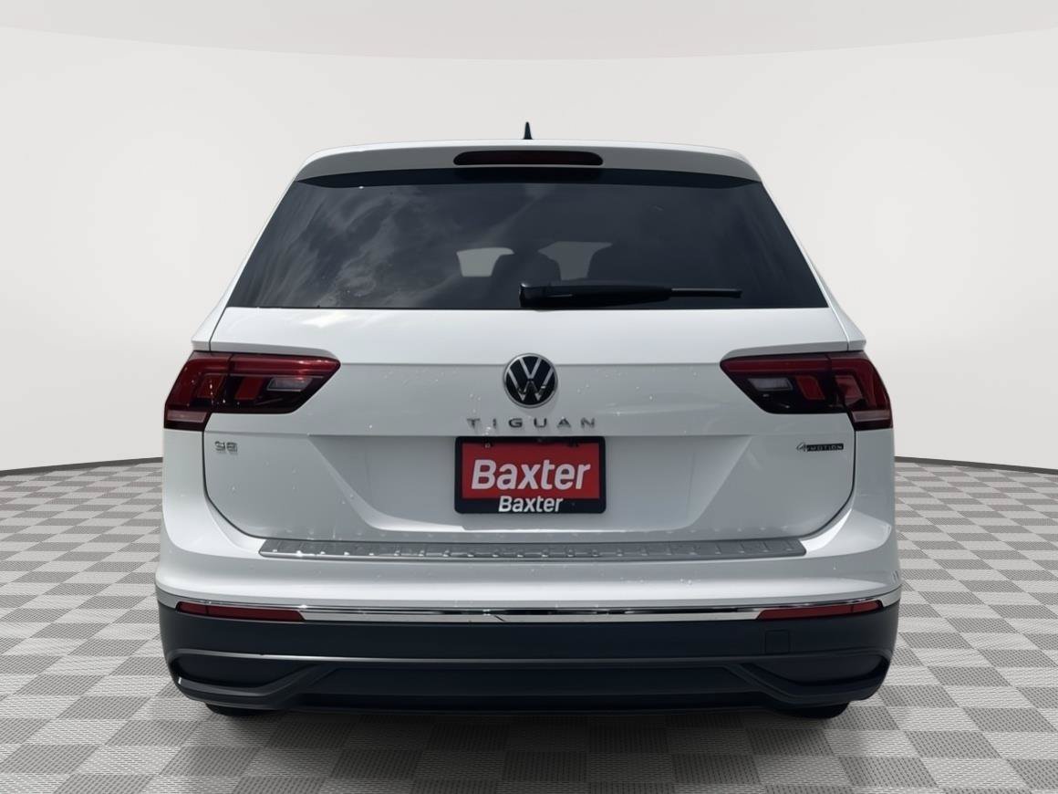 Certified 2024 Volkswagen Tiguan SE w/ Panoramic Sunroof Package AWD/4WD image 9