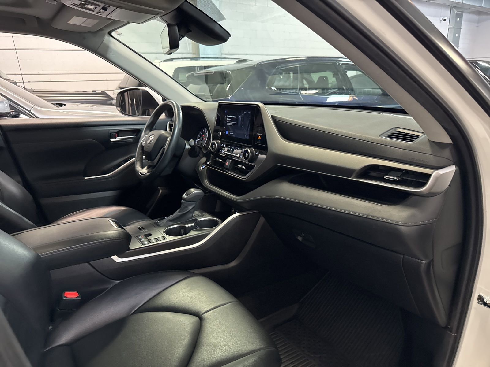 Used 2023 Toyota Highlander XLE image 26