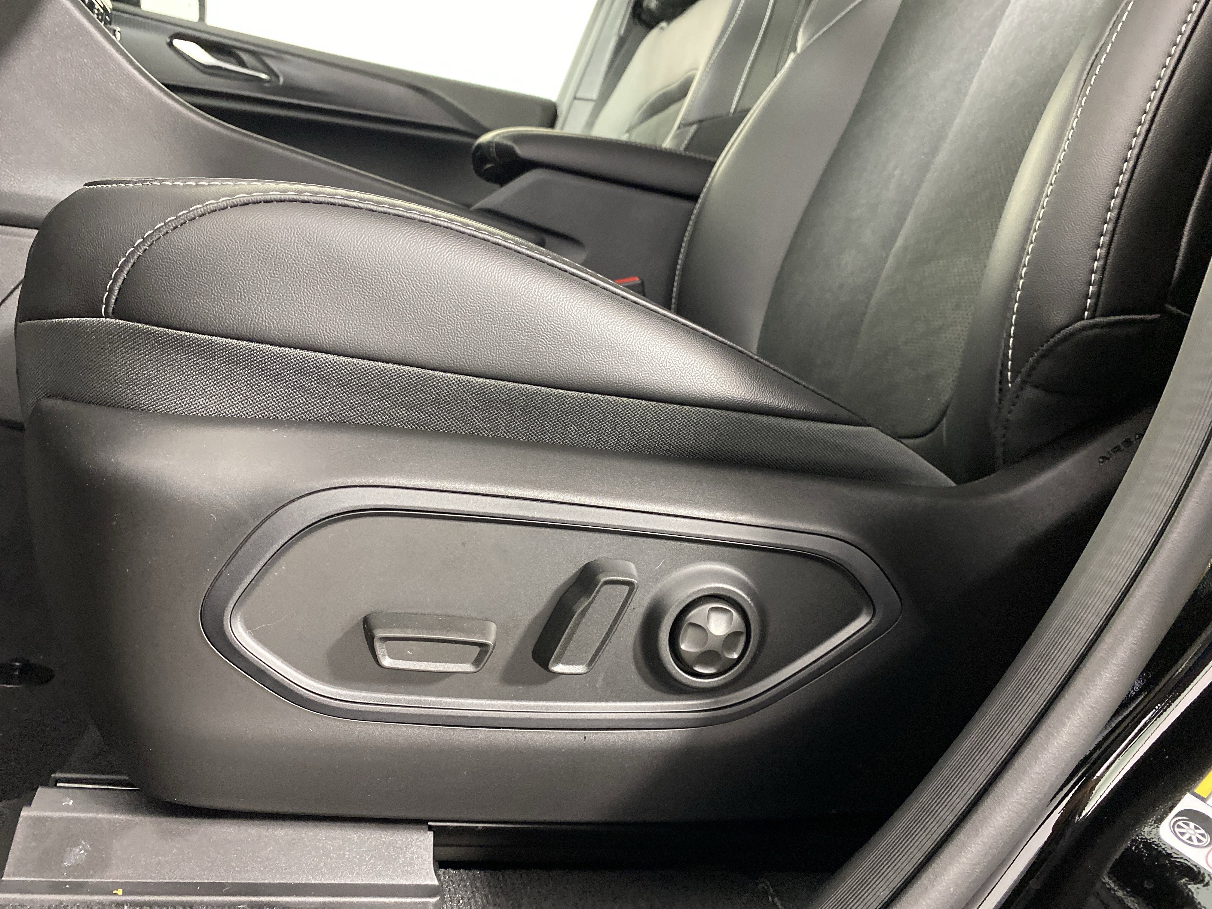 New 2025 Jeep Grand Cherokee L Altitude image 15