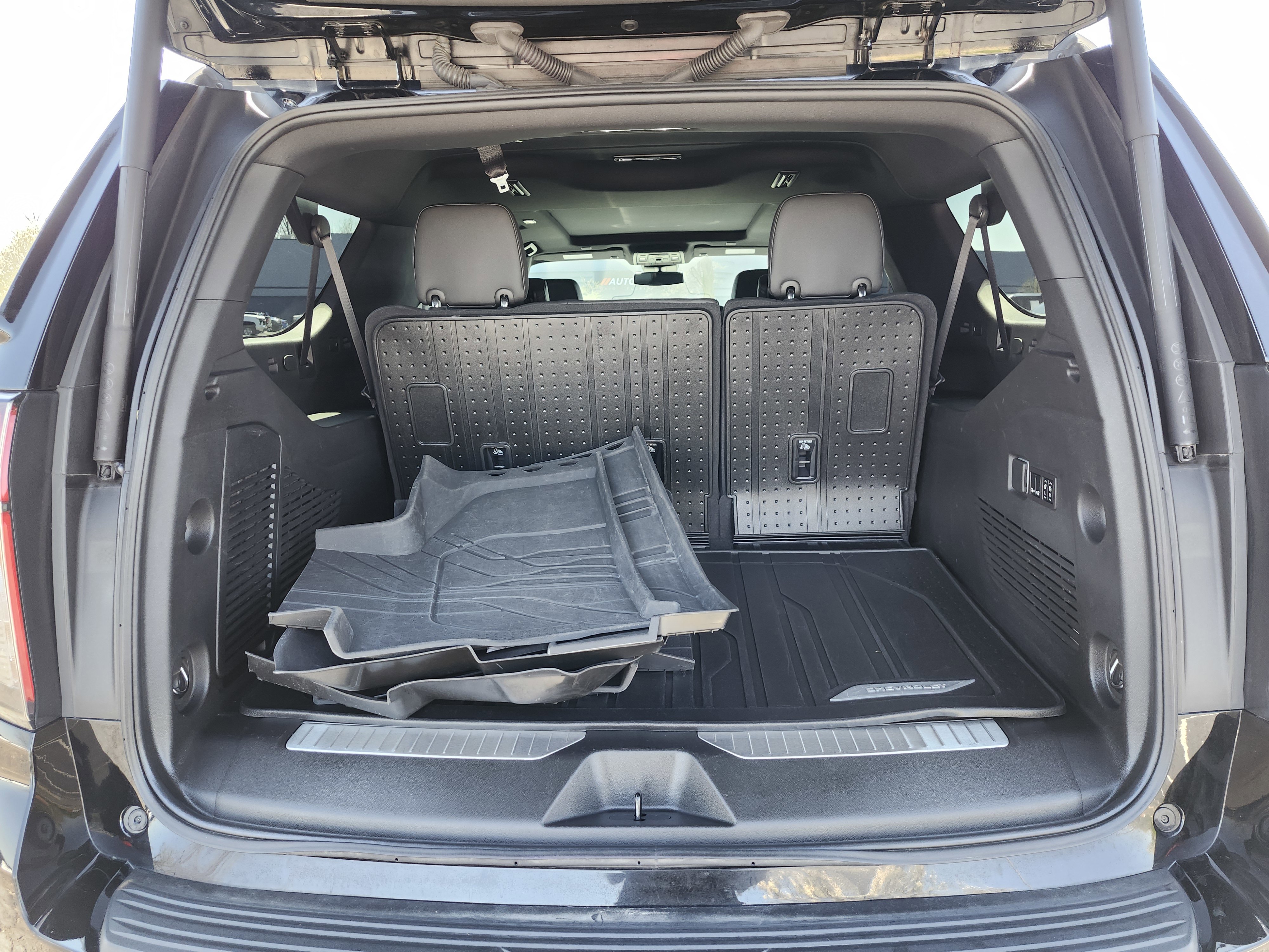 Used 2023 Chevrolet Suburban Z71 w/ Luxury Package image 26