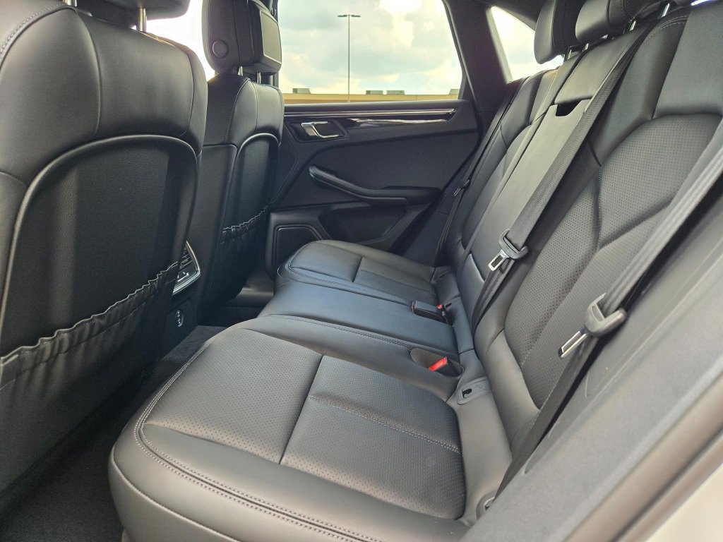 New 2026 Porsche Macan image 32