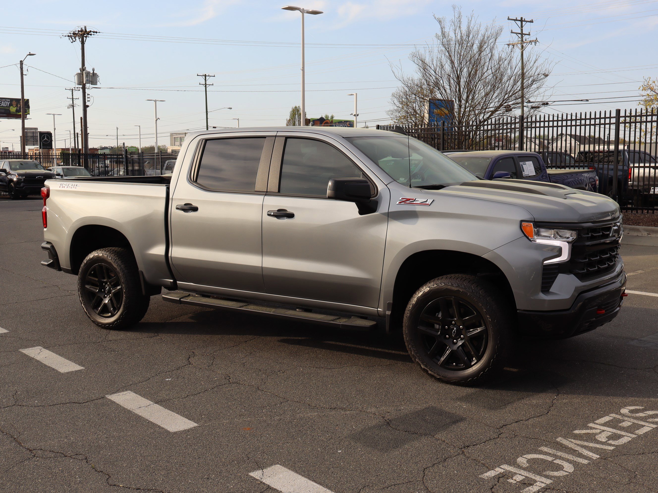 Used 2025 Chevrolet Silverado 1500 LT Trail Boss w/ Convenience Package II image 2