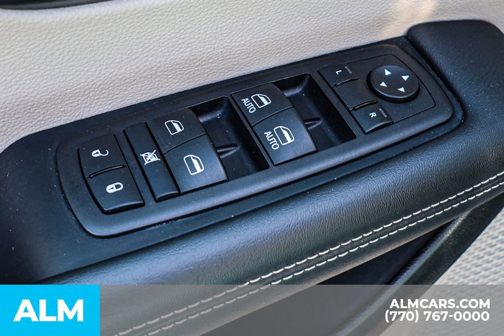 Used 2024 Chrysler Pacifica Touring-L image 49