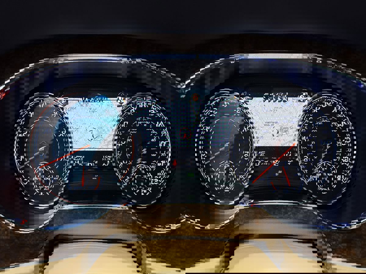 Used 2017 Bentley Bentayga image 14