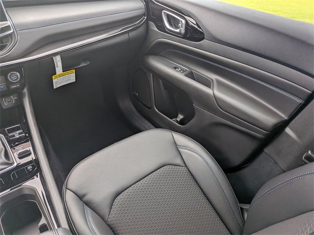 New 2025 Jeep Compass Latitude w/ Sun & Sound Group image 17