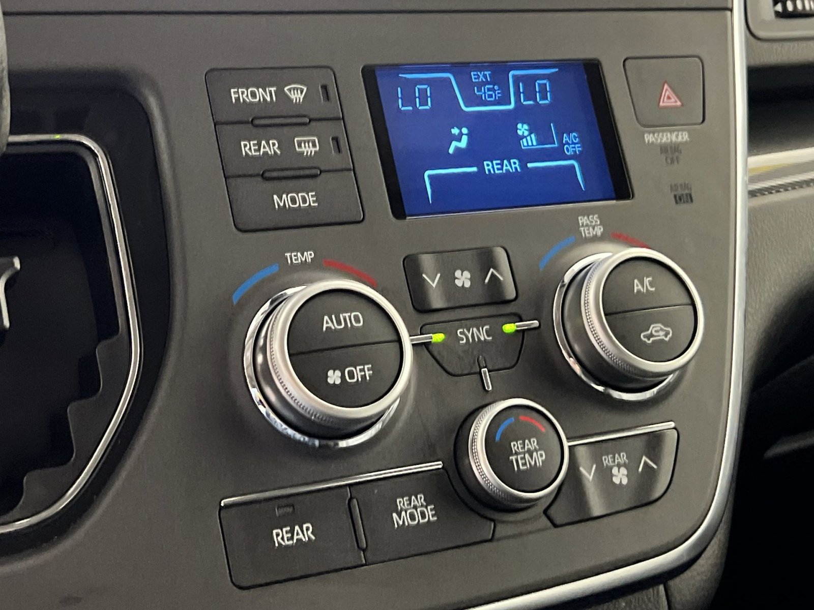 Used 2018 Toyota Sienna SE Premium image 17