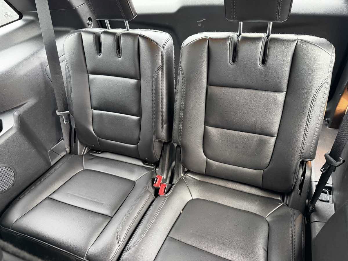 Used 2016 Ford Explorer XLT w/ Equipment Group 202A AWD/4WD image 13