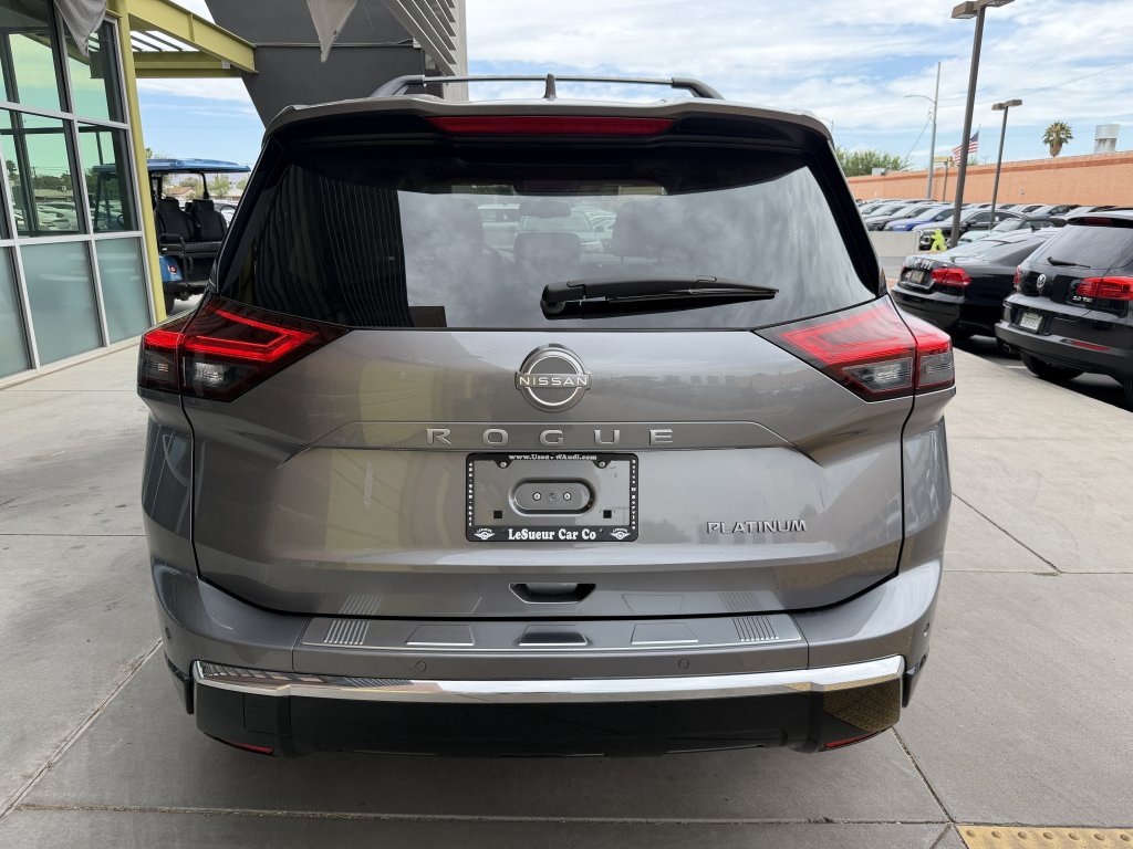 Used 2025 Nissan Rogue Platinum w/ Platinum Premium Package FWD image 13