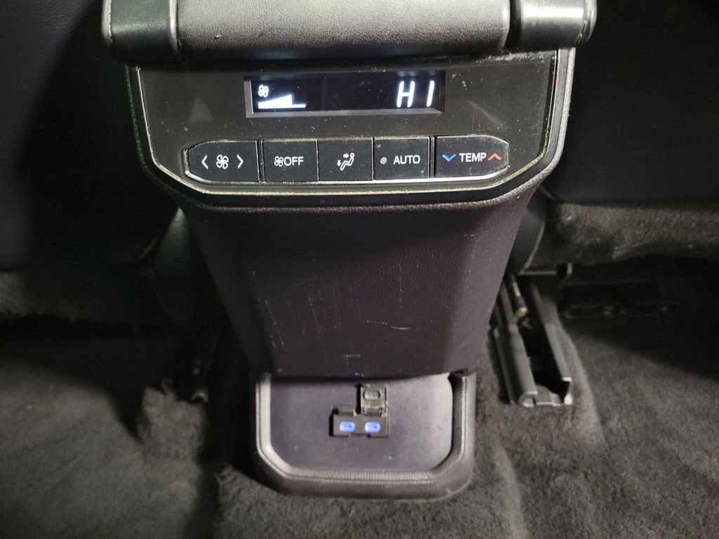Used 2022 Toyota Highlander XLE image 28