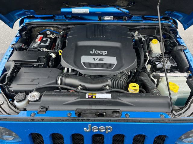 Used 2016 Jeep Wrangler Unlimited Rubicon w/ Connectivity Group image 33